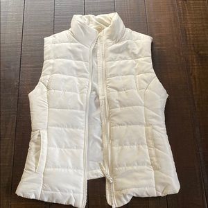 White puffer vest (aeropostale)